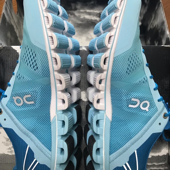 On Running Cloud Cloudflow Sneakers - Picture 4 of 8